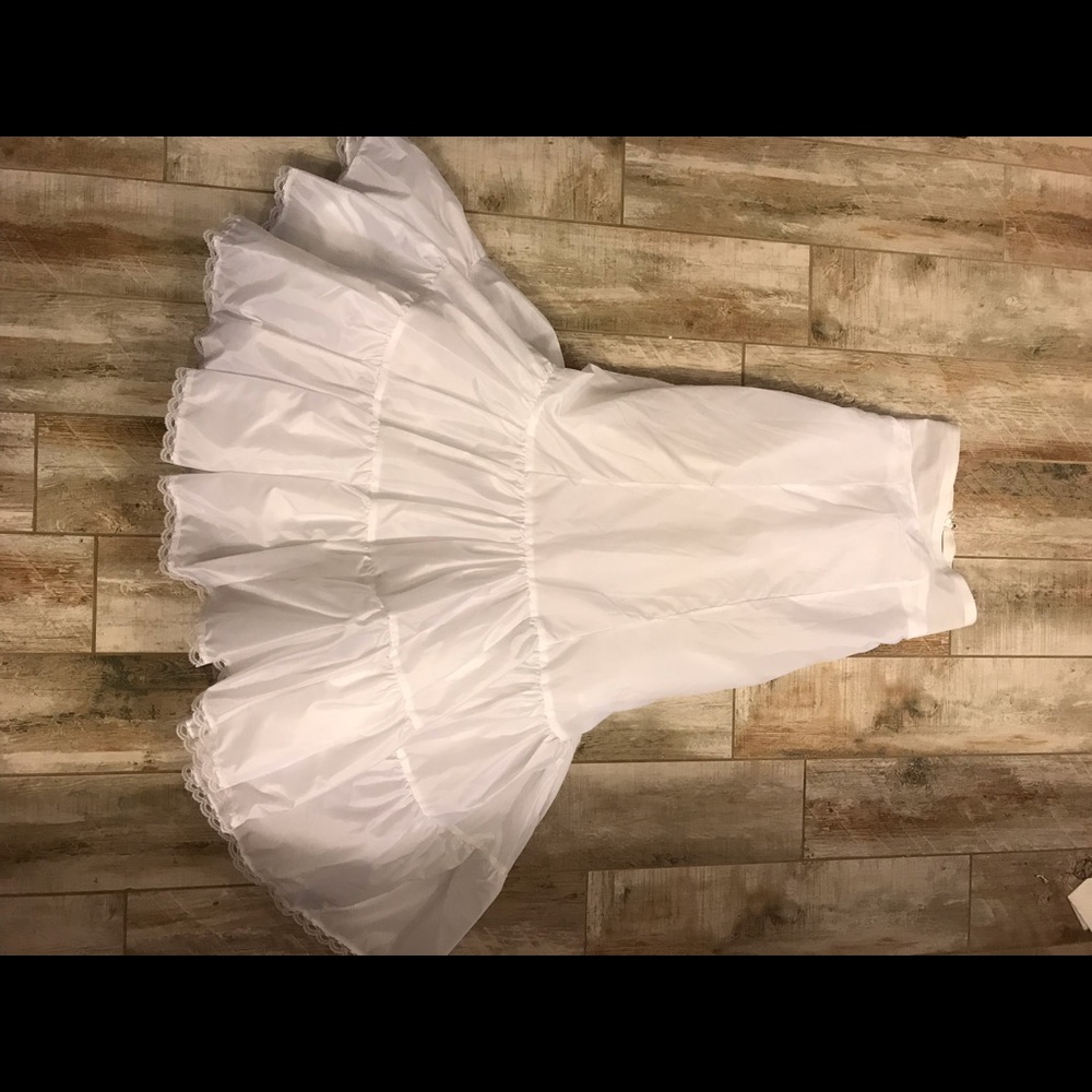 Trumpet Silhouette Slip